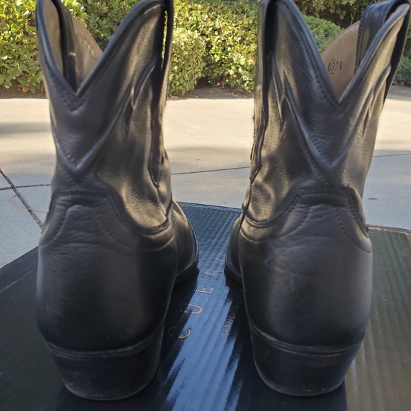 Women's Cuero Shorties - Picture 2 of 14